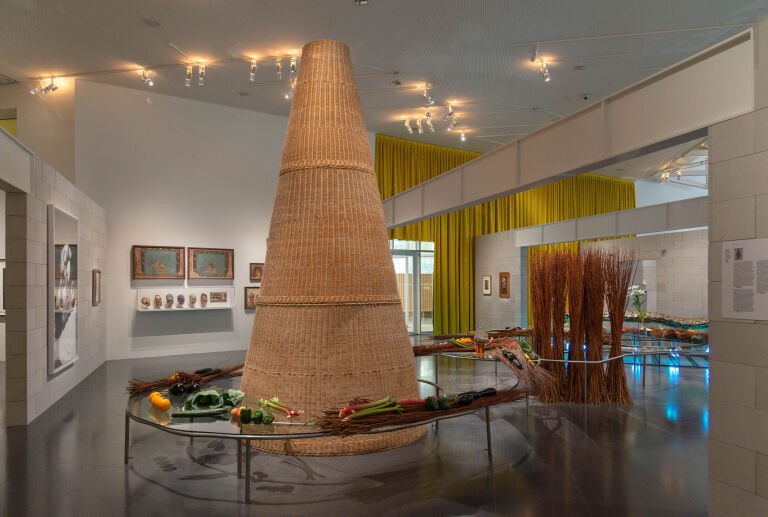 Mario Merz, L’Autre Côté de la lune ou Table de Chagny, 1984