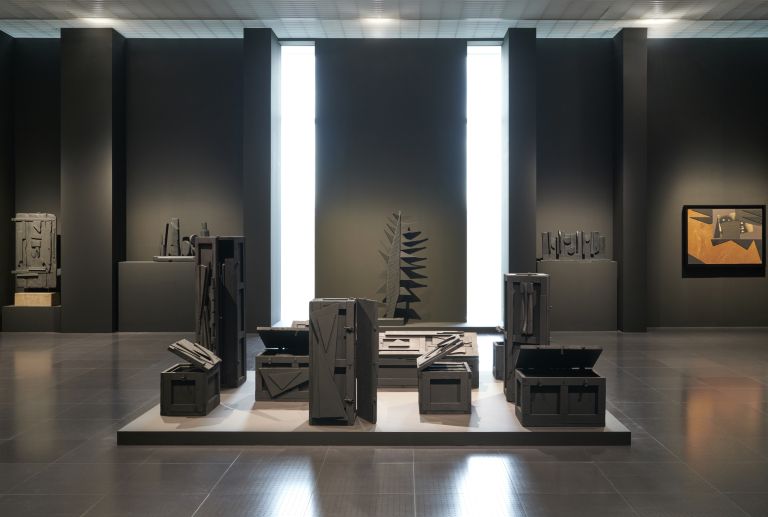 Louise Nevelson, Artillery Landscape, vers 1985, Untitled, 1959, Untitled, 1959, The Tree, vers 1956, Moon Garden Forms II, 1955 et Untitled, 1959