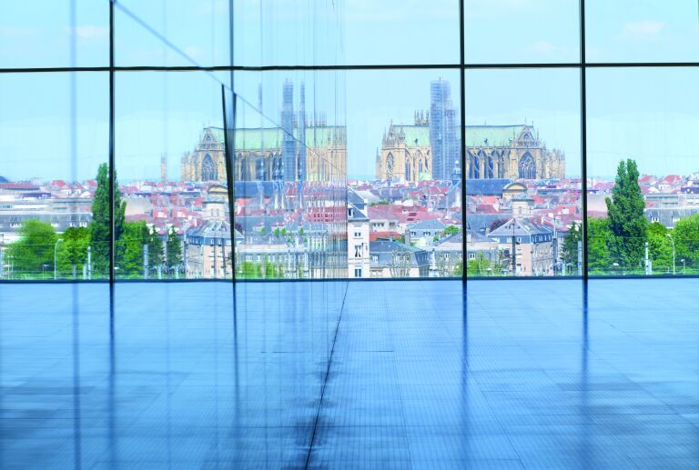 Daniel Buren, “La Ville empruntée, multipliée et fragmentée : travail in situ“, Centre Pompidou-Metz, mai 2011