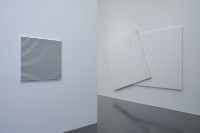 François Morellet, 1 trame 0°, 1971 et Superposition et transparence : carré derrière 0°-90°, carré devant 20°-110°, 1980