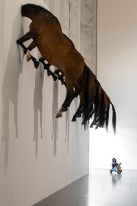 Maurizio Cattelan, Kaputt, 2013 et Charlie, 2003
