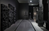 Louise Nevelson, Rain Forest Wall, 1967, Moon Garden (Black), 1976, Sky Totem, 1973, Rain Forest Column XII, 1967, Rain Forest Column VII, 1962-1964, Rain Forest Column XXIII, 1964-1967 et Rain Forest Column XXXI, 1967