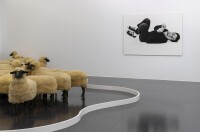 François-Xavier Lalanne, Troupeau de moutons, 1965/1979 et Maurizio Cattelan, Untitled, 1995