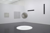 François Morellet, Écran circulaire 20 % 5 fois dégradé, 1969, 4 doubles trames - 1° + 1° - 2° + 2°, 1961, Sphère-trames, 1962 et Plus ou moins du Centre Pompidou (détail), 2011