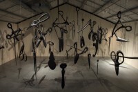 Annette MESSAGER, Les Spectres des couturières, 2015