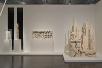 Louise Nevelson, Untitled, 1959, Untitled, 1959, Case with Five Balusters, 1959 et Dawn’s Presence II, 1969-1975