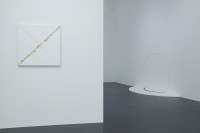 François Morellet, Gratture sur bois n°10, 1986 et Arcs de cercle complémentaires n°1 (Geometree n°5 A), 1983