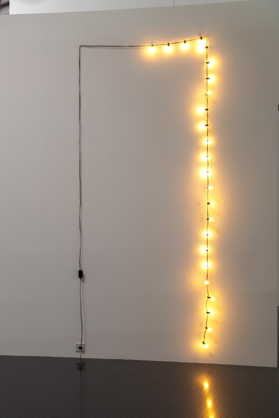 Felix Gonzalez-Torres, “Untitled” (Last Light) [« Sans titre » (Dernière lumière)], 1993