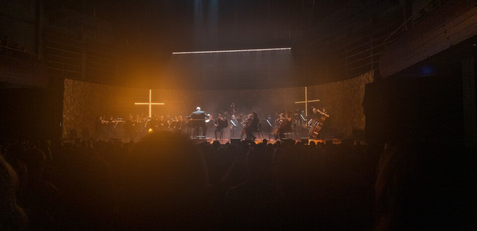gb_concert_1_distant_credit_dark_lab_media.jpg