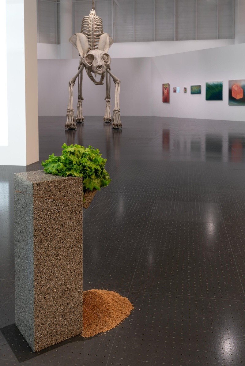 Giovanni Anselmo, Miriam Cahn et Maurizio Cattelan dans Dimanche sans fin